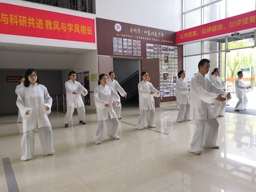 练习八段锦 练习八段锦