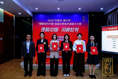 图八 （图中右一为金雪琰）。参赛选手：金雪琰。指导老师：全恩京、王甜、孙海龙