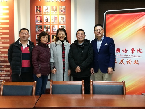 任顺元书记和校友合影 任顺元书记和校友合影